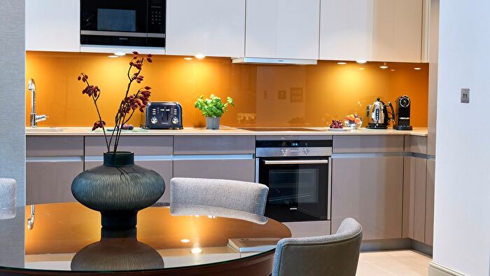 2 Bedroom Flat To Rent In London, EC4M