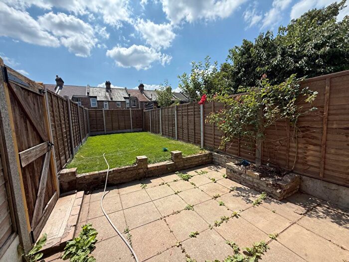 3 Bedroom End Of Terrace House To Rent In John Street, Enfield, EN1