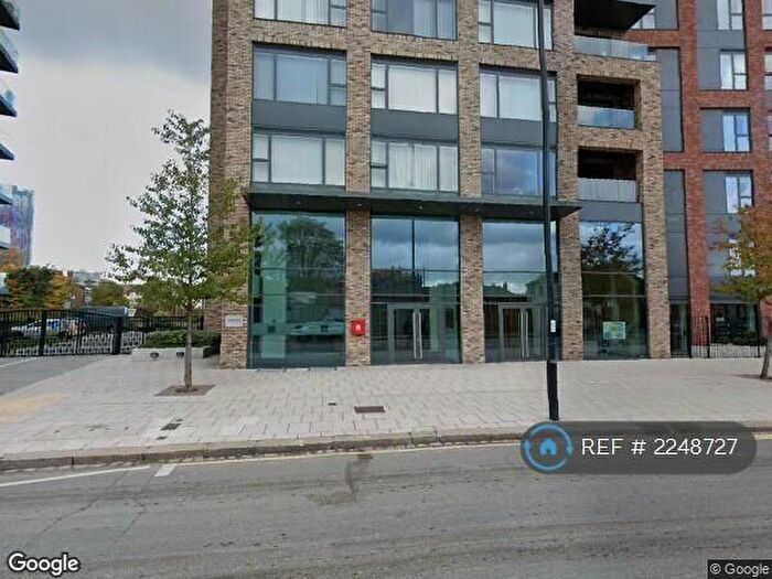 3 Bedroom Flat To Rent In Santina Apartments, Croydon, CR0