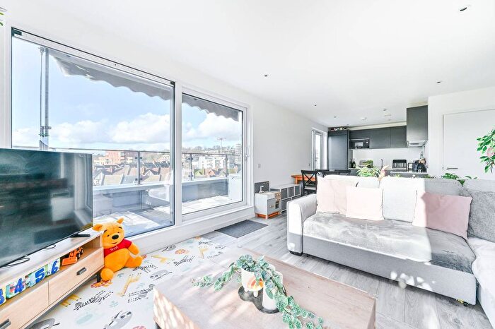 2 Bedroom Flat For Sale In Calum Court, Central Purley, Purley, CR8