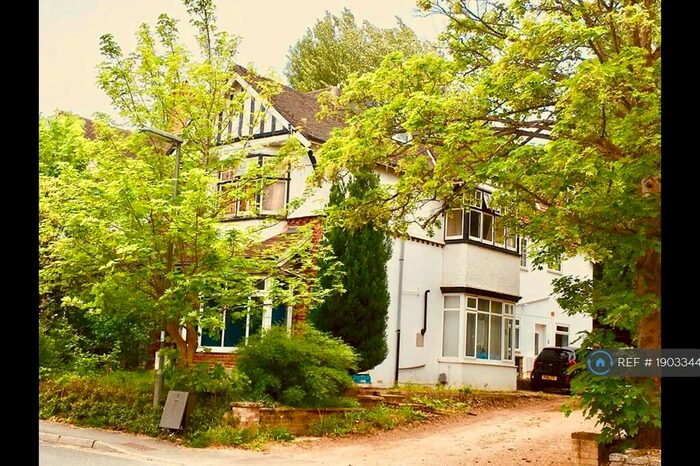 Studio To Rent In York Road, Surrey, GU22