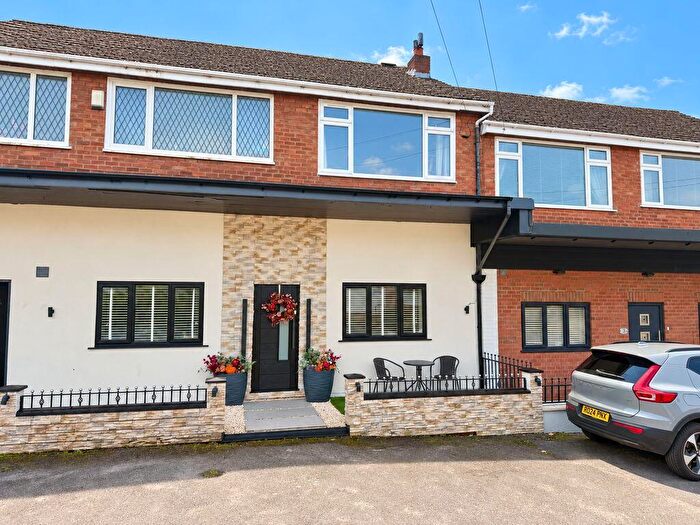2 Bedroom Flat For Sale In Clapgate, Romiley, SK6