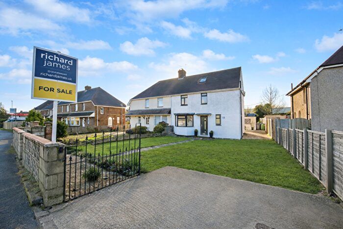 4 Bedroom Semi-Detached House For Sale In Ermin Street, Blunsdon, Swindon, SN26