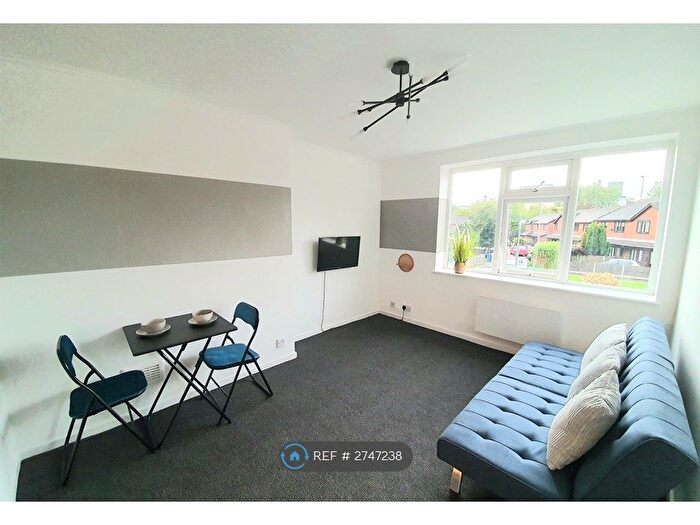 2 Bedroom Flat To Rent In Minster Court, Liverpool, L7