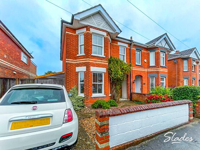 5 Bedroom Semi-Detached House To Rent In Jumpers Avenue, Christchurch, Dorset, BH23