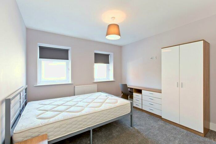 2 Bedroom Flat To Rent In Apartment, Lynthorpe House, City Centre, S1