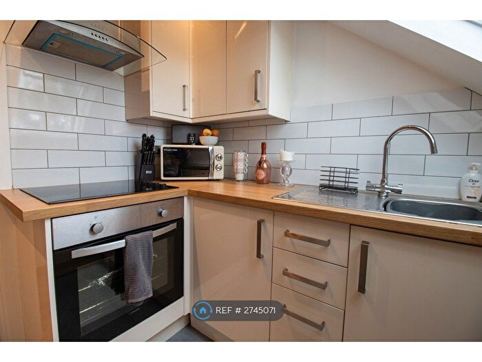 2 Bedroom Flat To Rent In Harrogate Road, Leeds, LS17