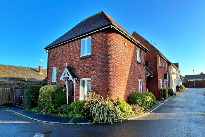 3 Bedroom Link Detached House To Rent In Upton, BH16
