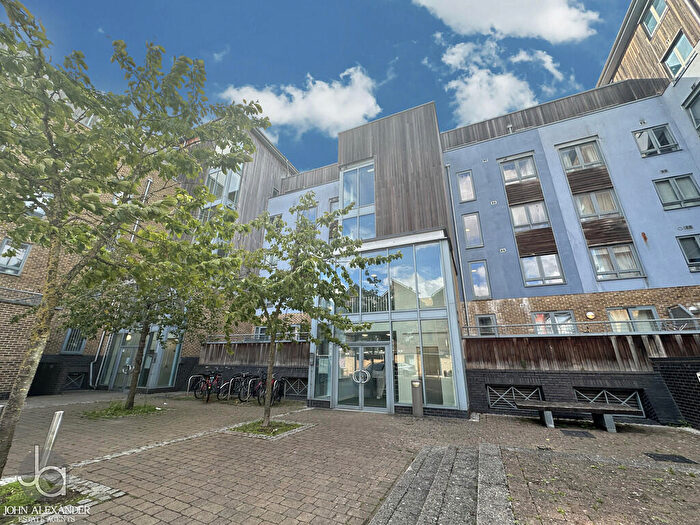 2 Bedroom Apartment For Sale In Quayside Drive, Colchester, CO2