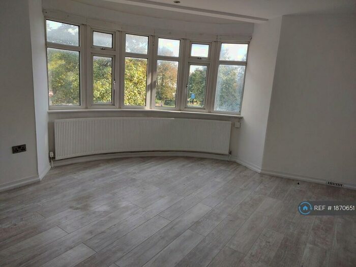 4 Bedroom Flat To Rent In Raynerslane, London, HA2