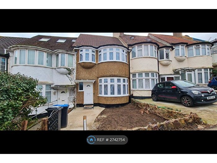 4 Bedroom Terraced House To Rent In Wakemans Hill Avenue, London, NW9