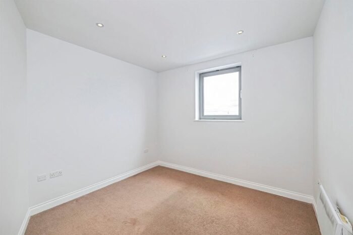 2 Bedroom Flat To Rent In Loates Lane, Watford, WD17