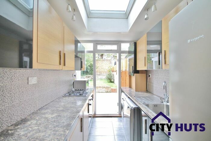 3 Bedroom Flat To Rent In Penn Road, London, N7