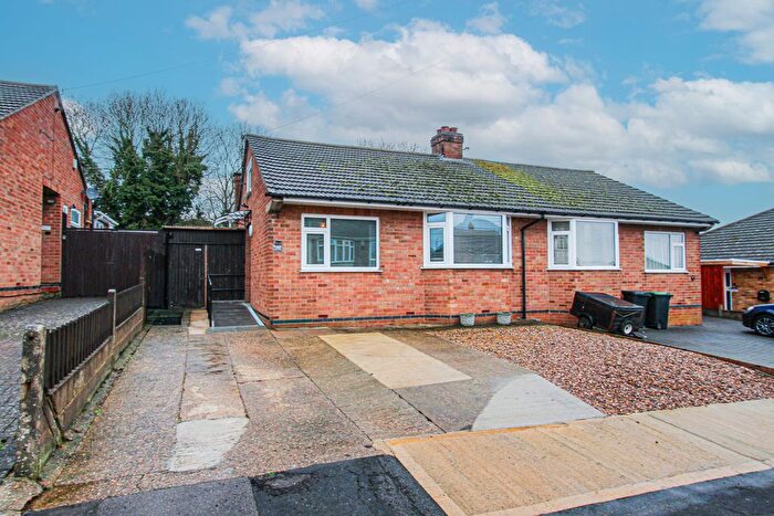 2 Bedroom Semi-Detached Bungalow For Sale In Knightlands Road, Irthlingborough, NN9