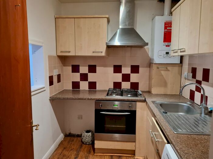 1 Bedroom Flat To Rent In Heath Road, Twickenham TW1
