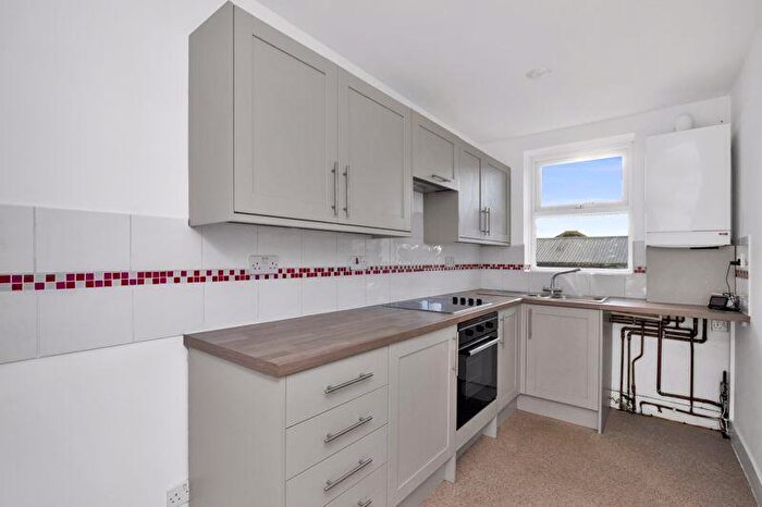 2 Bedroom Flat For Sale In High Street, Henfield, BN5