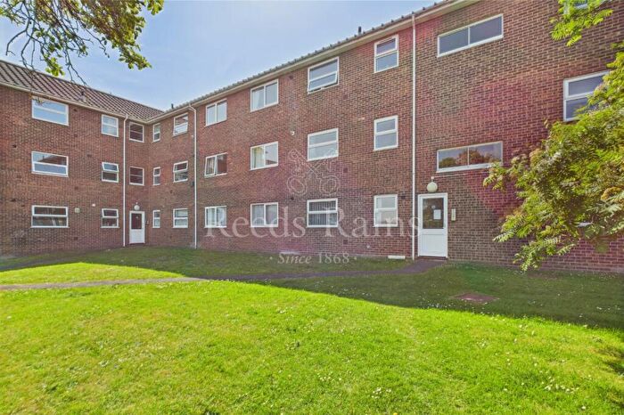 2 Bedroom Apartment To Rent In Station Road, Crayford, Dartford, DA1