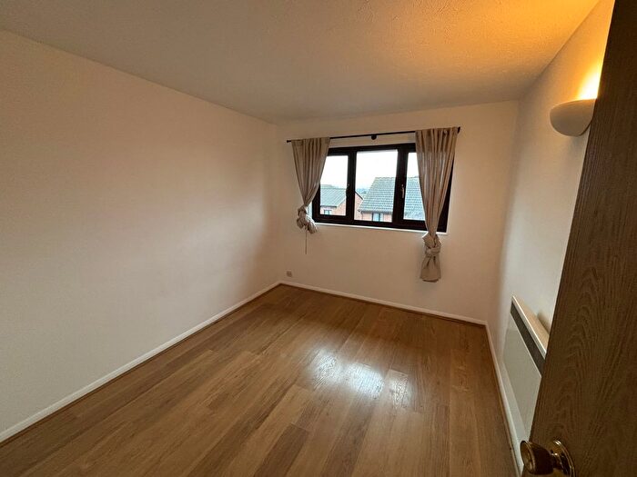 1 Bedroom Flat To Rent In Chasewood Avenue, Enfield, EN2