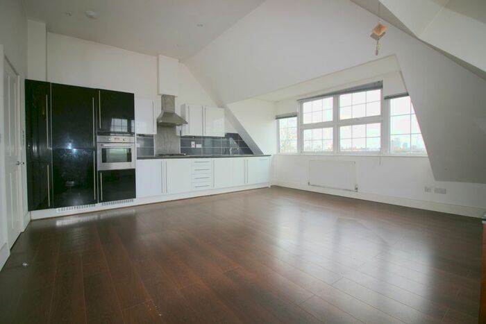 2 Bedroom Flat To Rent In Holbrook Road, London, E15