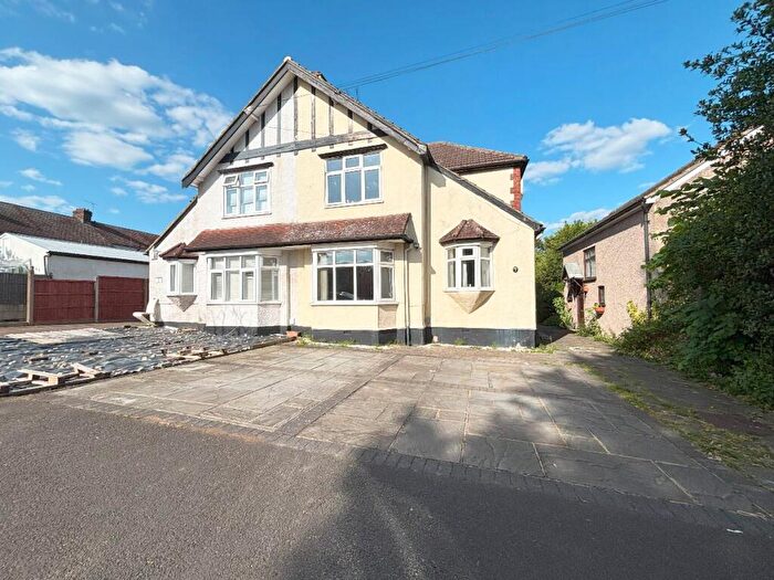 4 Bedroom Semi-Detached House For Sale In Maylands Way, Romford, RM3