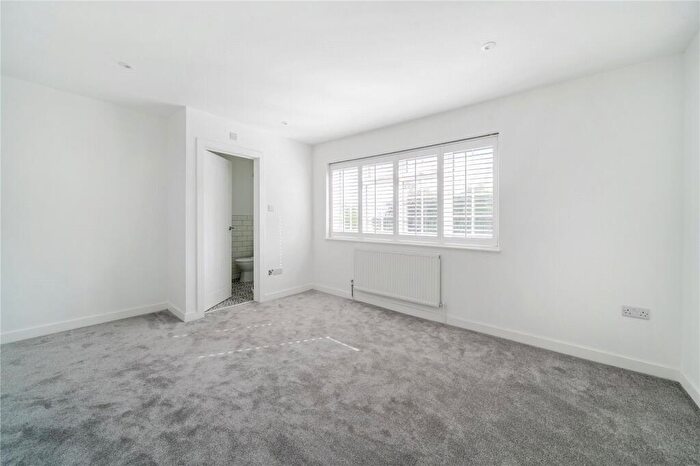 3 Bedroom End Of Terrace House For Sale In Franklyn Road, Walton-On-Thames, KT12