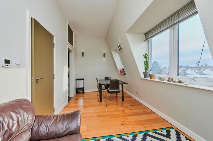 1 Bedroom Flat To Rent In East Hill, London, SW18