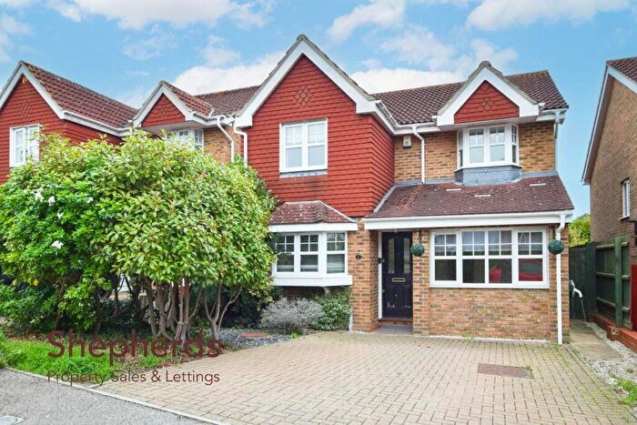 4 Bedroom Detached House For Sale In Nutwood Gardens, West Cheshunt, EN7