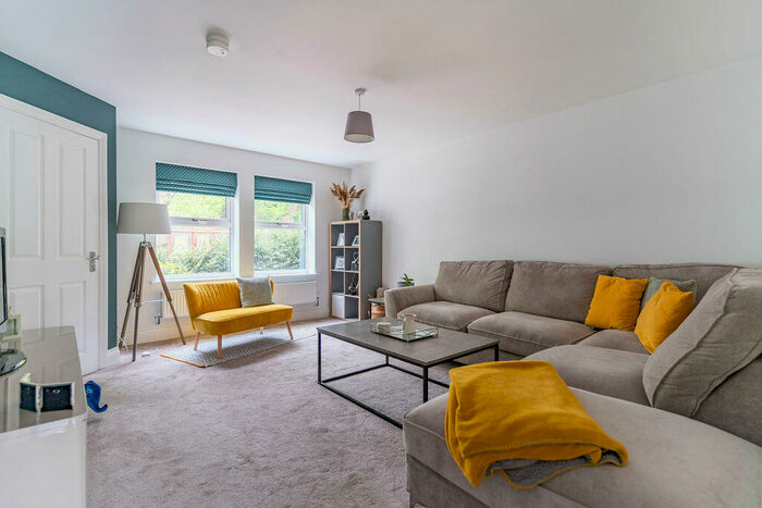 4 Bedroom Town House To Rent In Globe Terrace, Broad Lane, Bramley, Leeds, LS13