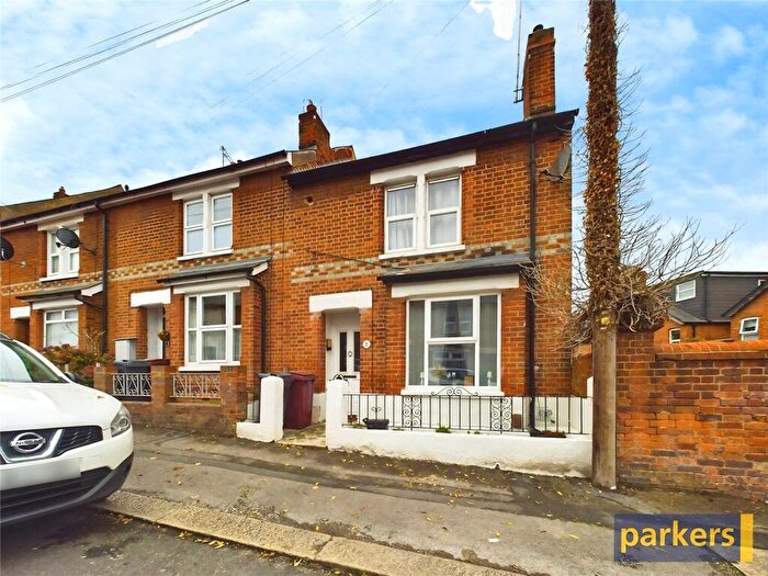 3 Bedroom End Of Terrace House For Sale In Wykeham Road, Reading, Berkshire, RG6