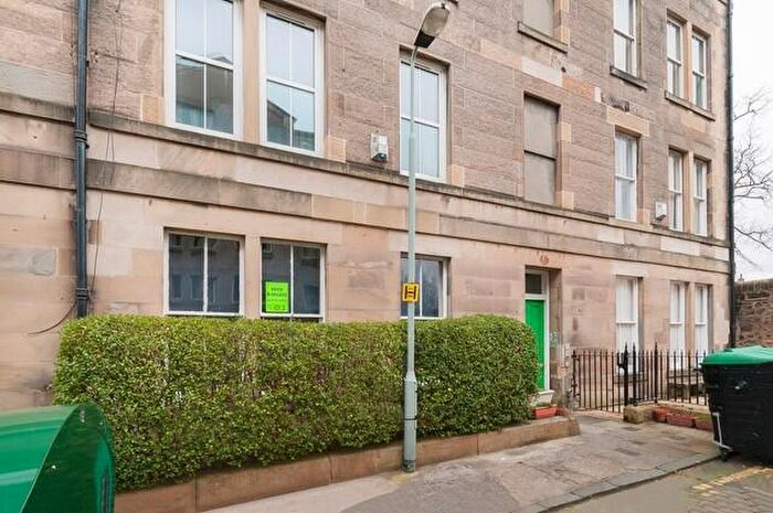 4 Bedroom Flat To Rent In South Oxford Street, Newington, Edinburgh, EH8