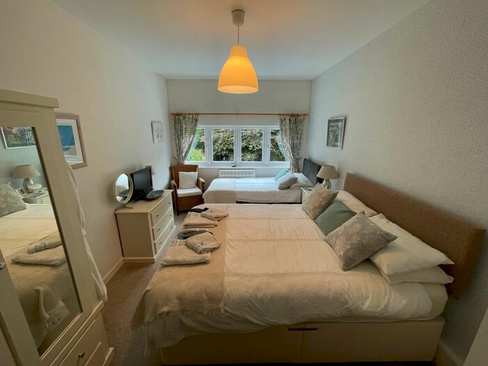 1 Bedroom Semi-Detached House To Rent In Swanpool, Falmouth, TR11