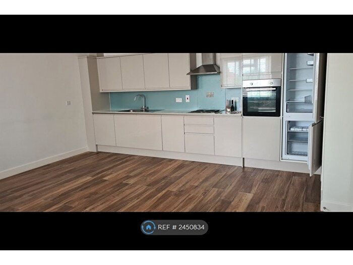 1 Bedroom Flat To Rent In Queensway, Bletchley, Milton Keynes, MK2