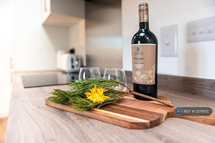 1 Bedroom Flat To Rent In Oriel House, Northampton, NN1