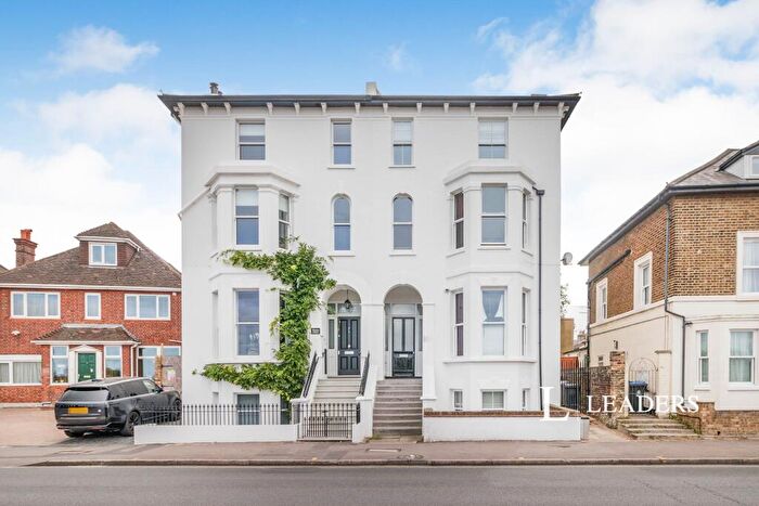 Flat To Rent In Portsmouth Road, KT6