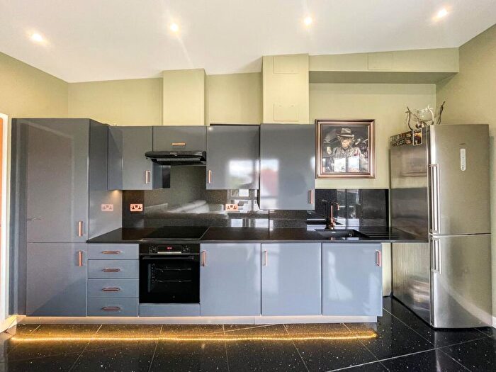 2 Bedroom Apartment For Sale In Southfields Green, Gravesend, Kent, DA11