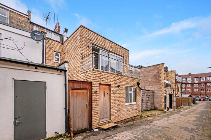2 Bedroom House For Sale In Alexandra Park Road, London, N10