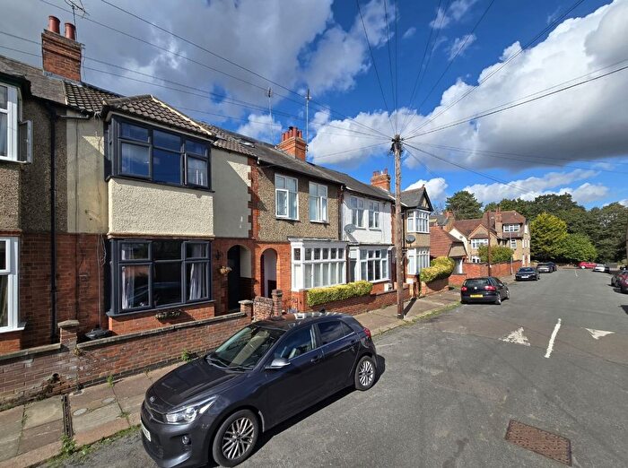 4 Bedroom Terraced House For Sale In Garrick Road, Northampton, West Northamptonshire, NN1