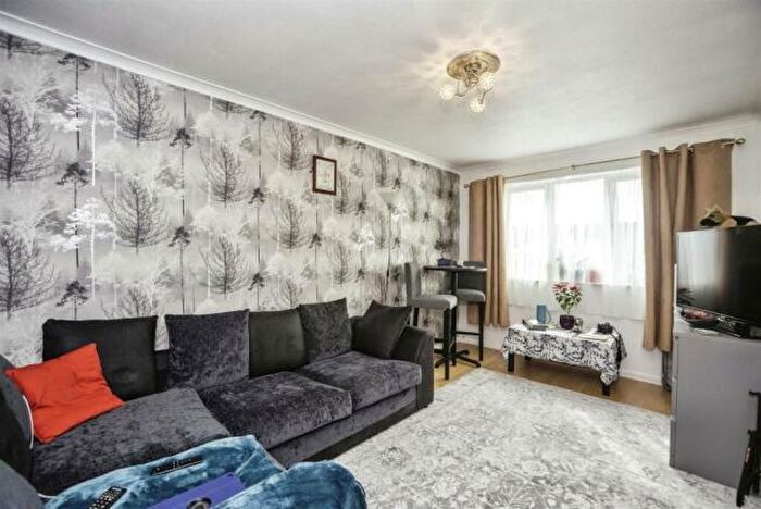1 Bedroom Flat For Sale In Parsonage Road, West Thurrock, RM20