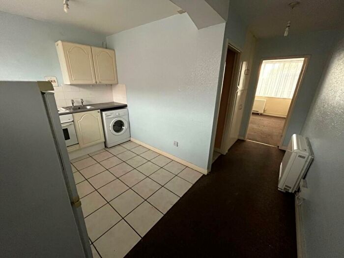 Flat To Rent In Cleethorpes Road, Grimsby, DN31
