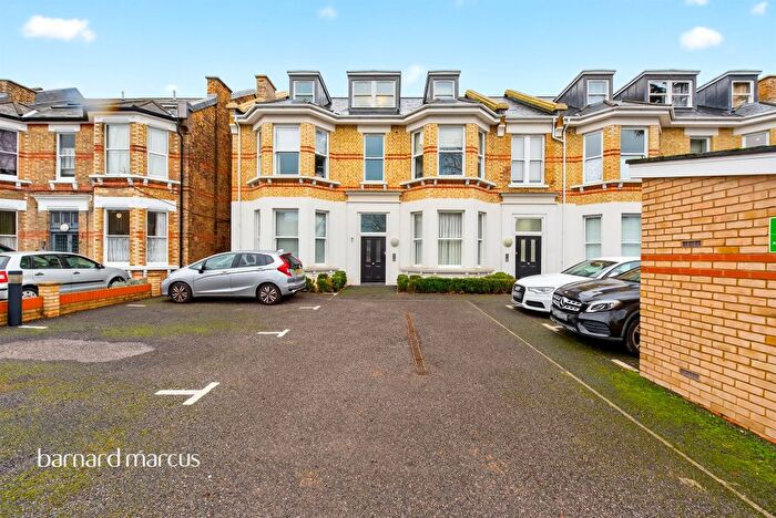 1 Bedroom Flat For Sale In The Avenue, Surbiton, KT5
