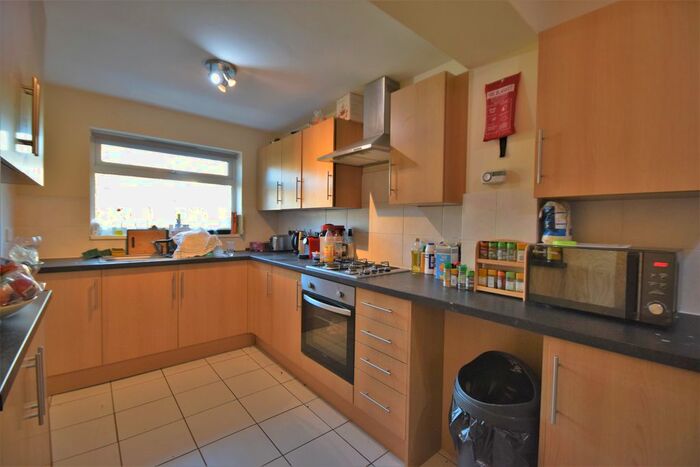 6 Bedroom Semi-Detached House To Rent In Hillview Crescent, Guildford, GU2