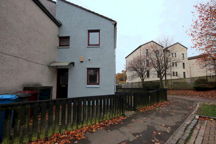 4 Bedroom Semi-Detached House To Rent In Brougham Gardens, DD4