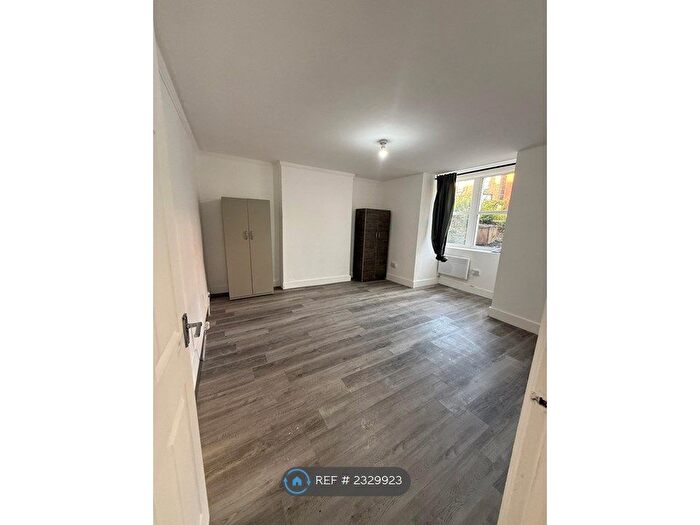 2 Bedroom Flat To Rent In Claredon Road, London, E18