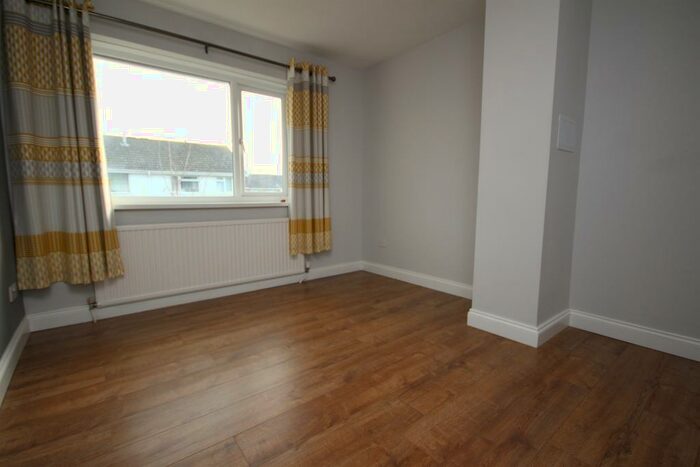 3 Bedroom End Of Terrace House For Sale In Drylla, Dinas Powys, CF64