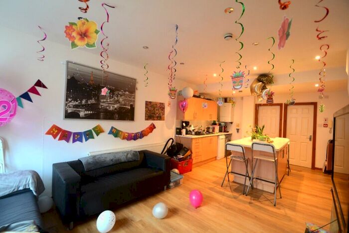 8 Bedroom Terraced House To Rent In Brailsford Road, Fallowfield, Manchester, M14