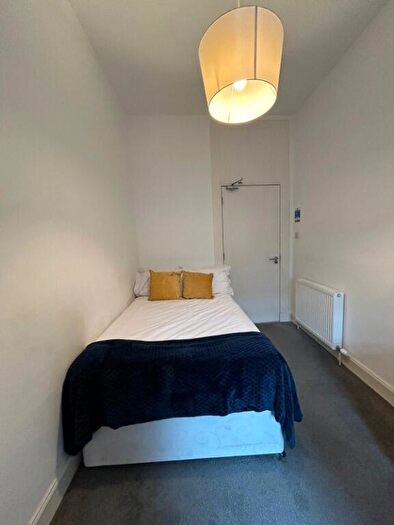 3 Bedroom Flat To Rent In (Flat Fr) Nethergate, West End, Dundee, DD1