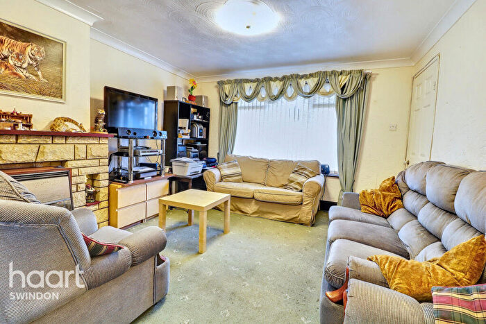 3 Bedroom Terraced House For Sale In Imber Walk, Swindon, SN2