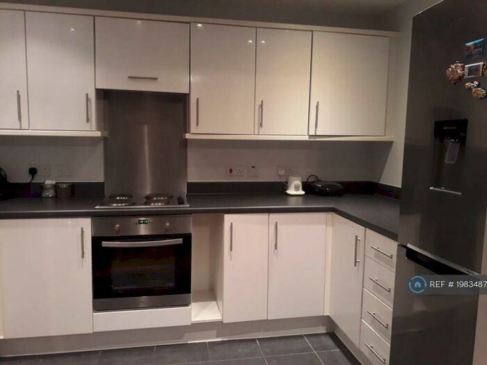 2 Bedroom Flat To Rent In Salk Close, London, NW9