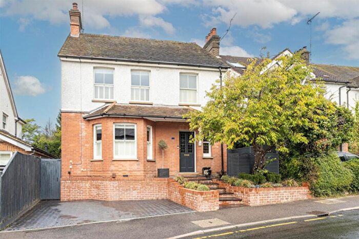 4 Bedroom Detached House For Sale In Crabtree Lane, Harpenden, AL5