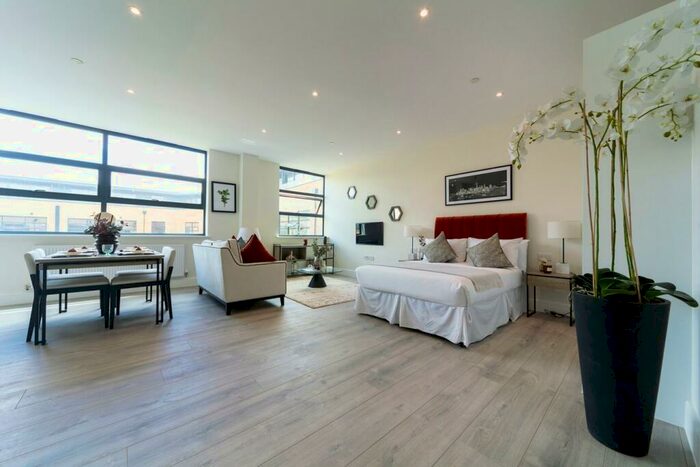 Studio To Rent In Heron Drive, Langley, SL3